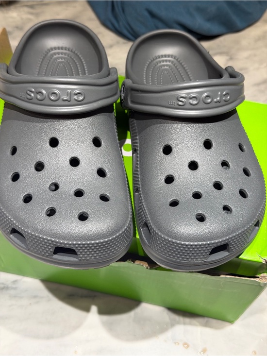 CROCS Shoes - CROCS Kids Classic Clog in Charcoal Gray women’s 6 men’s 4